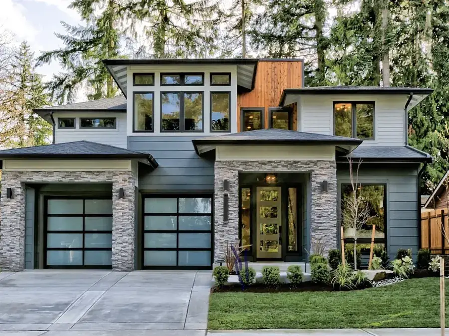 Two-tone lap siding in Kirkland, WA